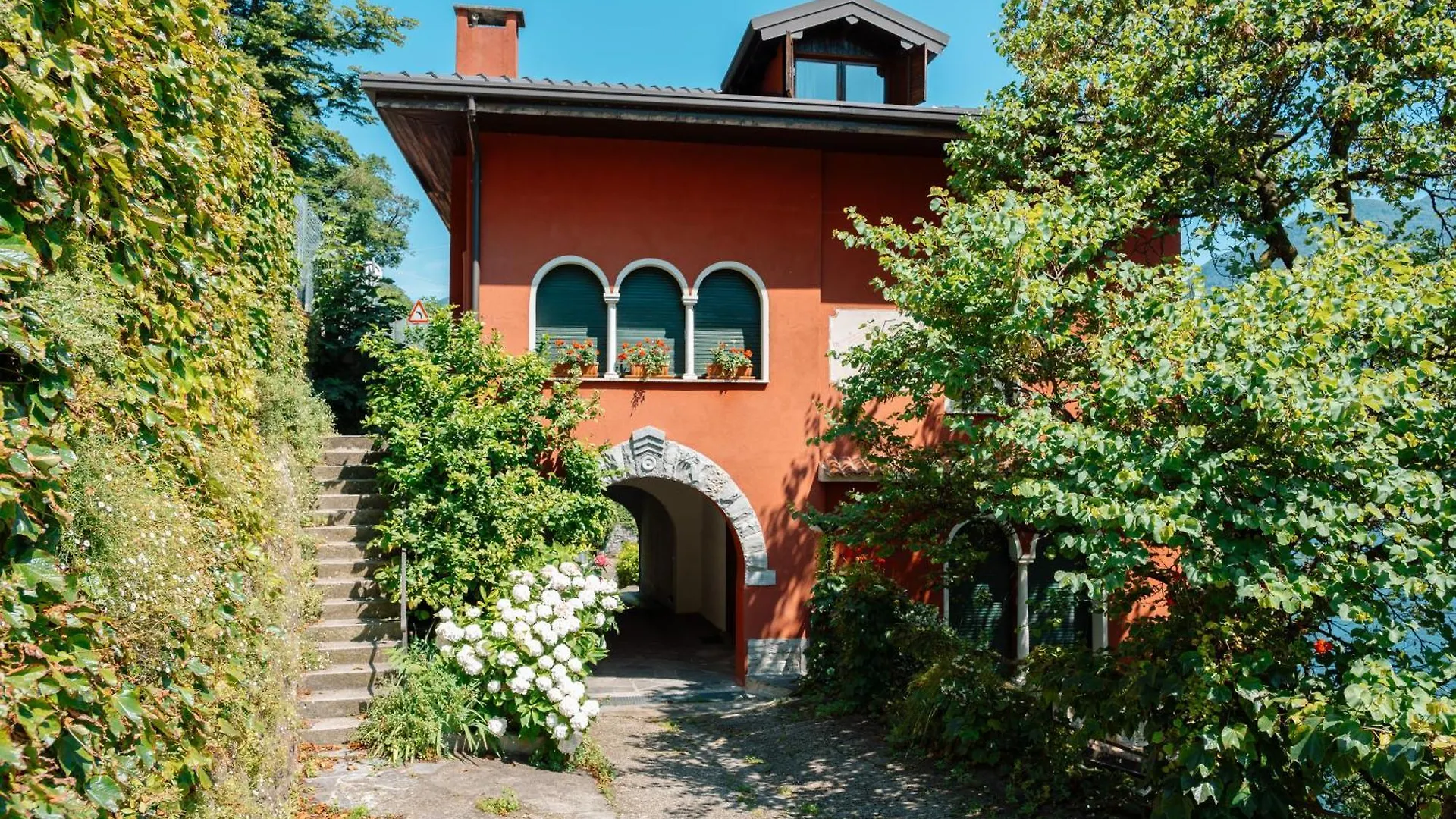 Villa Glicine, By R Collection Apartment Brienno