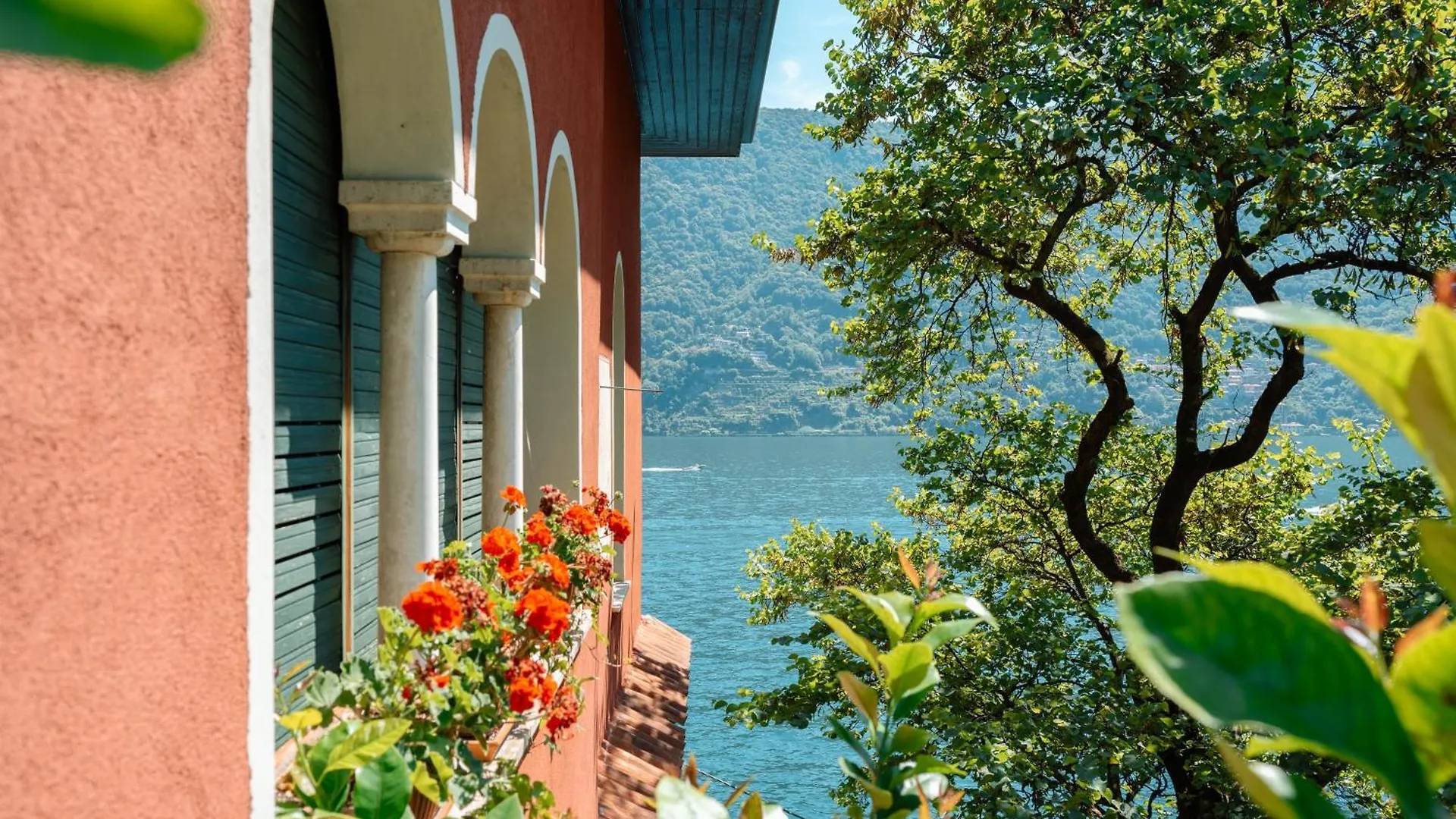 Villa Glicine, By R Collection Apartment Brienno
