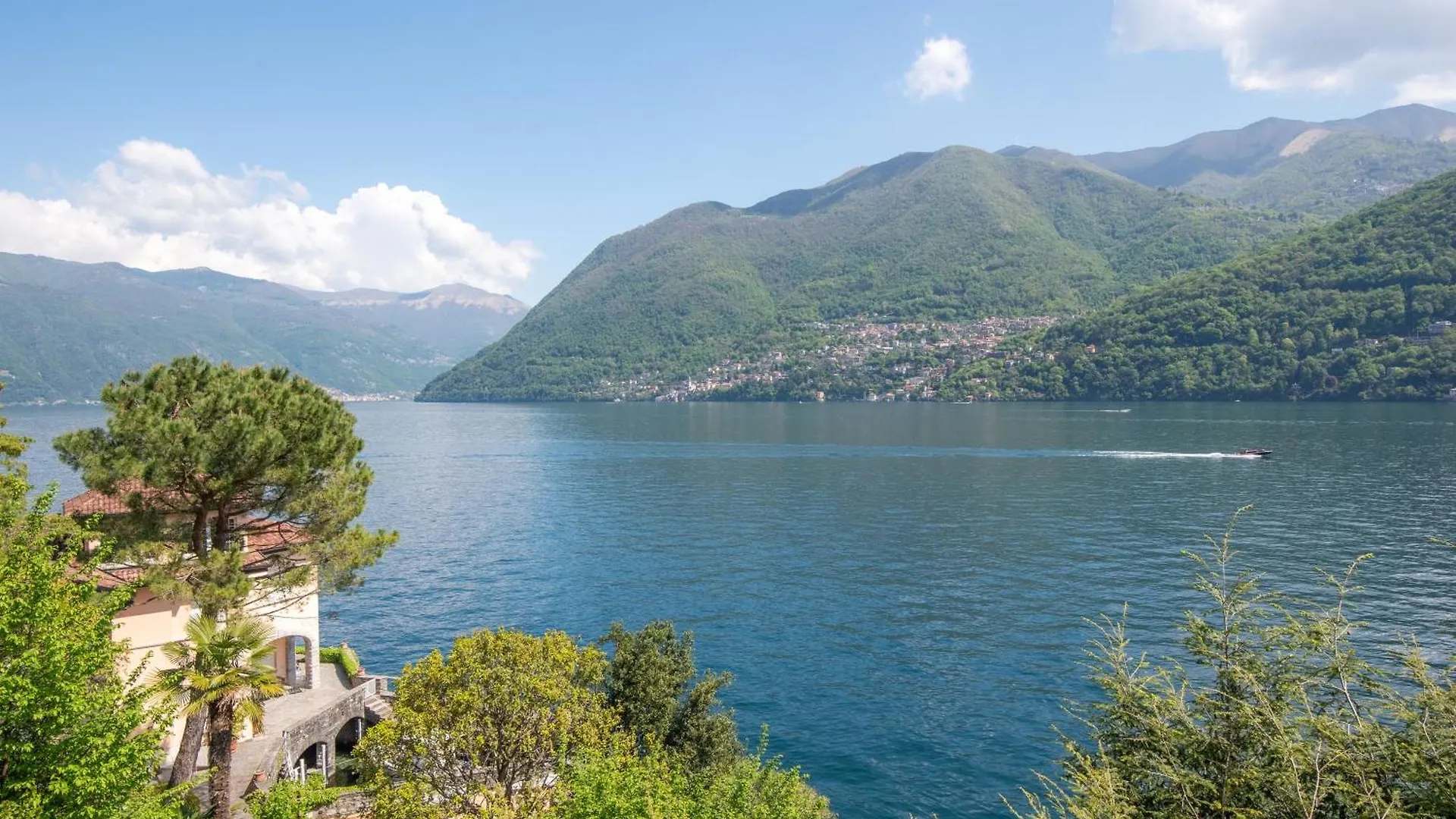 Villa Glicine, By R Collection Apartment Brienno