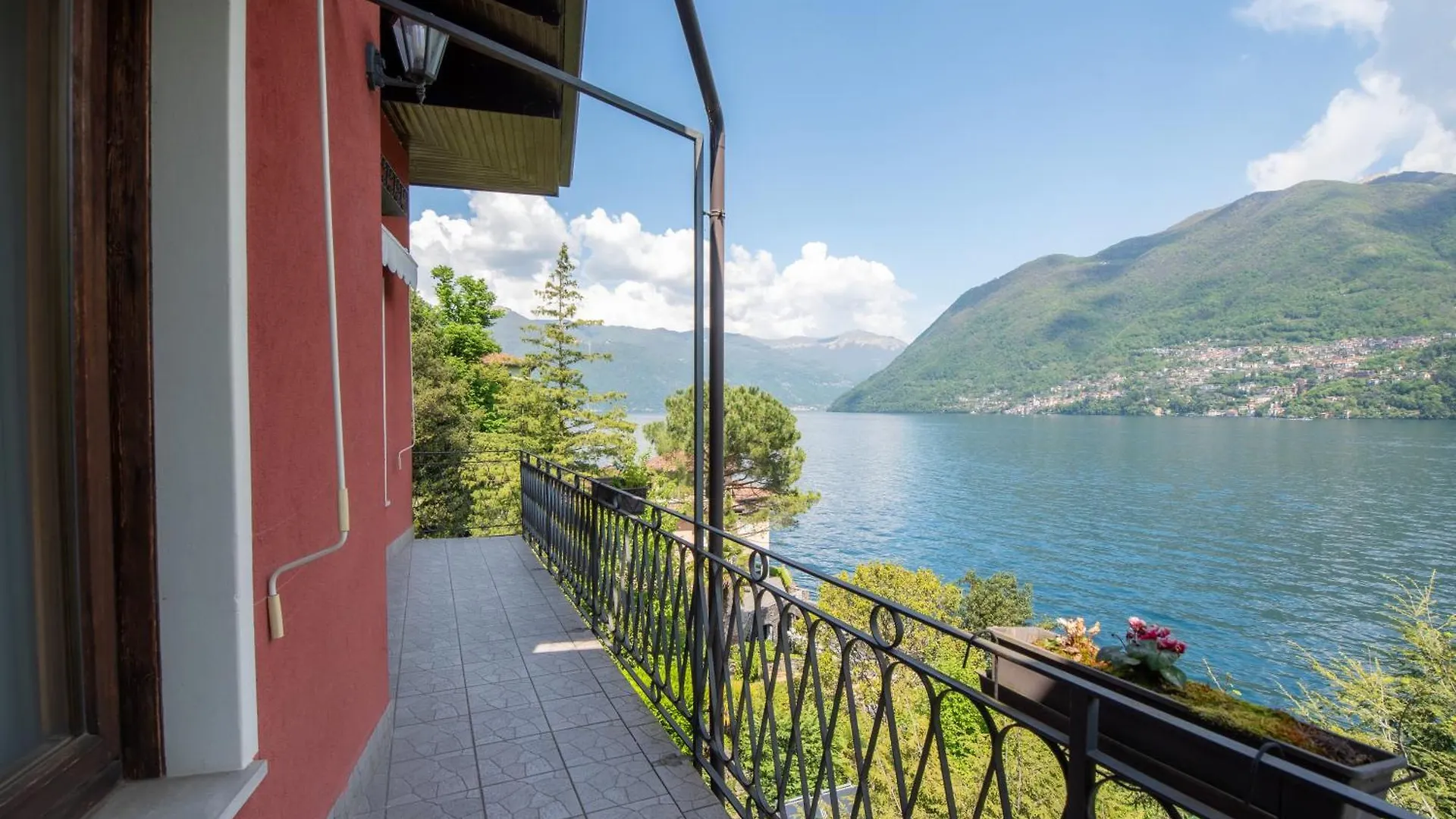 Villa Glicine, By R Collection Apartment Brienno